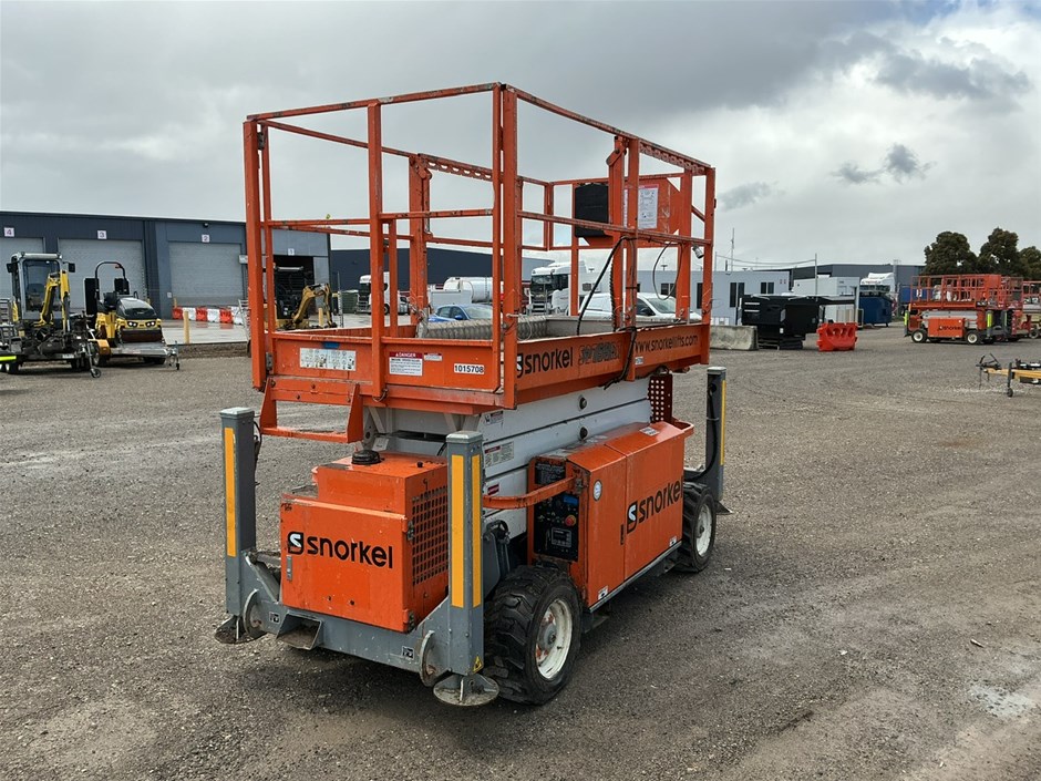 2015 Snorkel S2755RT Scissor Lift