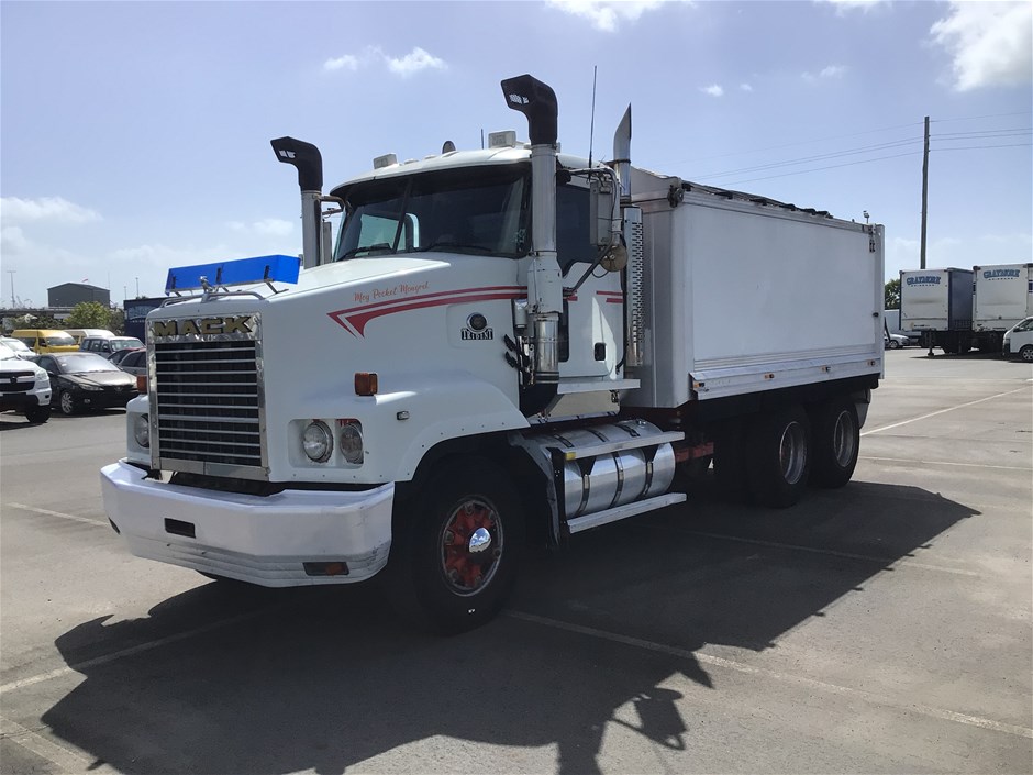 2006 Mack Trident CLS 6 x 4 Tipper Truck