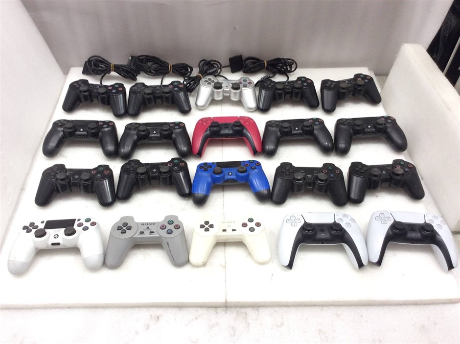 Mix Brand Mix Model Game Controllers (Lot of 20) Auction (0015-2575859 ...