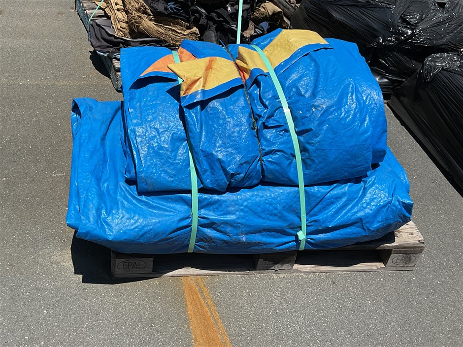 <p>2 Large Rolls Tarpaulin on 1 Pallet</p>