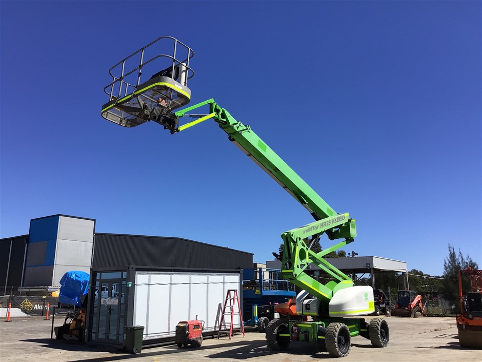 <p>2015 Nifty HR28 HYDRID Knuckle Boom Lift</p>