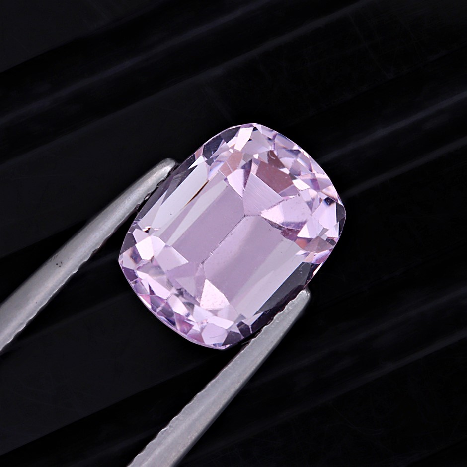 5.65 Carats Pink Kunzite