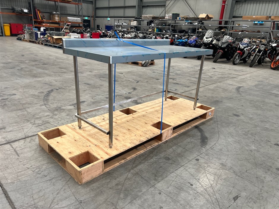 <p>Stainless Steel Bench</p>