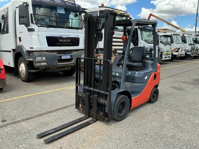 Unreserved Toyota 32-8FG18 Counterbalance Forklifts