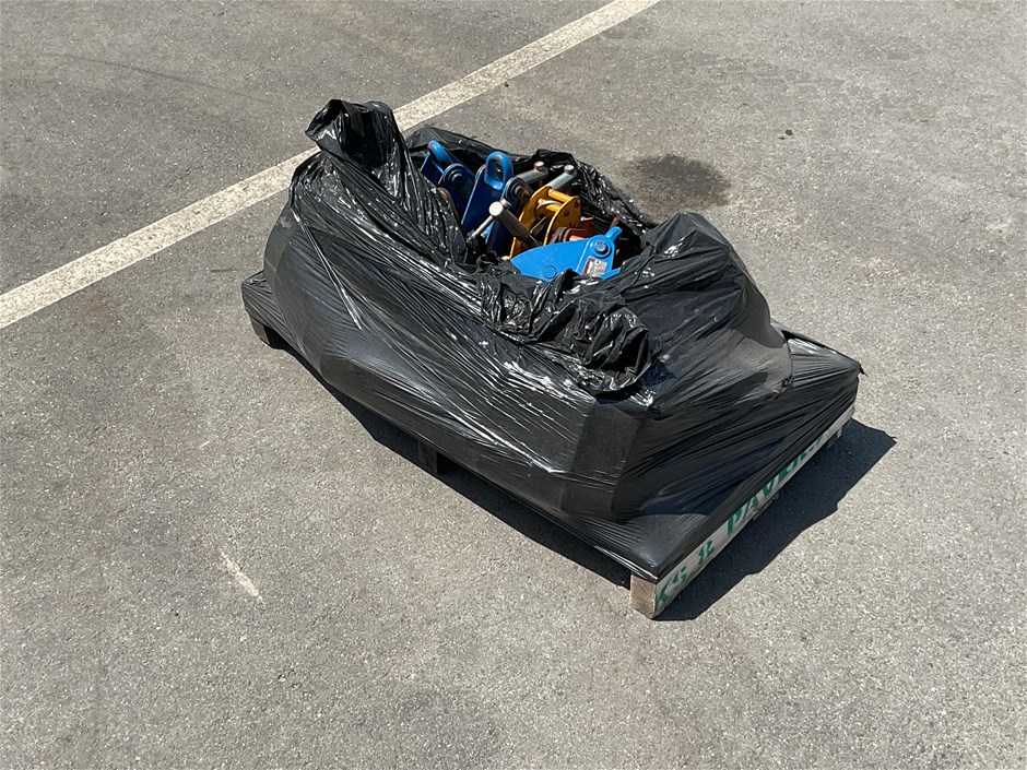 <p>Qty Of Clamps</p>