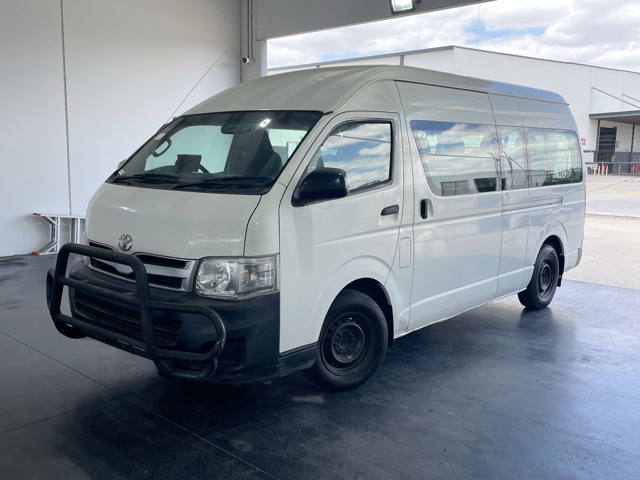 2011 Toyota HiAce KDH223R Turbo Diesel Automatic 14 Seats Bus