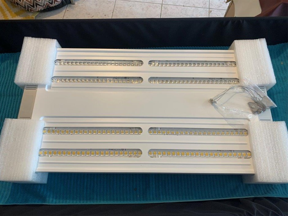 New in Box Philips BY66OP LED 140NW Power/Lamp - Quantity 1