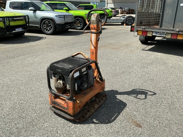 <p><strong>Mikasa MVH-306GHN Plate Compactor</strong></p>