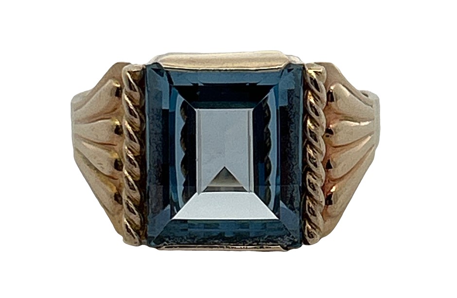 9ct Yellow Gold Blue Topaz Ring