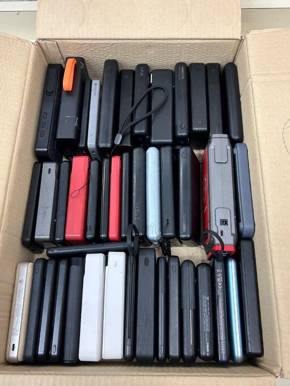 Approx. 40 assorted powerbanks