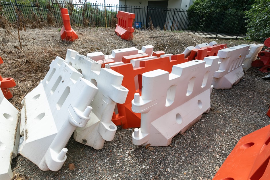 Water Filled Poly Road Barriers