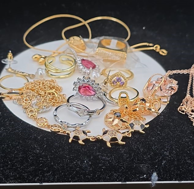 18K gold-plated mixed lot of 10 items  perfect for a Christmas gift.