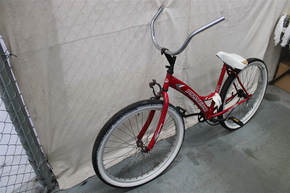 Malvern Star Avenue Red/White Bicycle