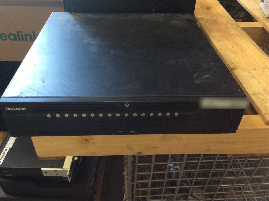 Hikvision DS-9632NI-I8 Network Video Recorder