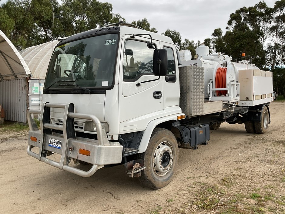 2004 Isuzu F3 FTR 4 x 2 Vacuum Truck