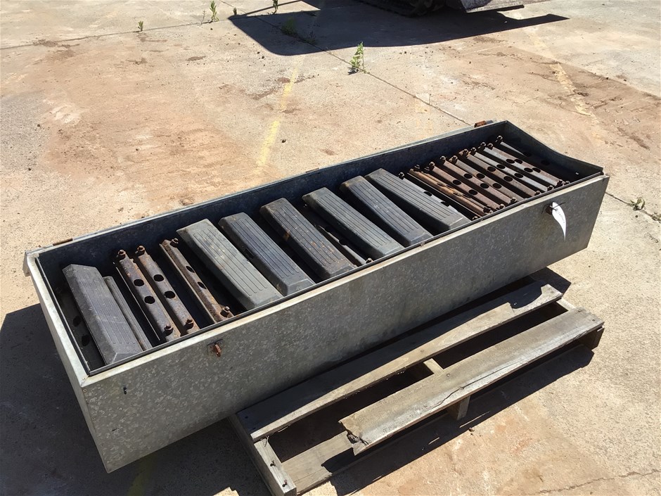 Approx 70 Metal Plates