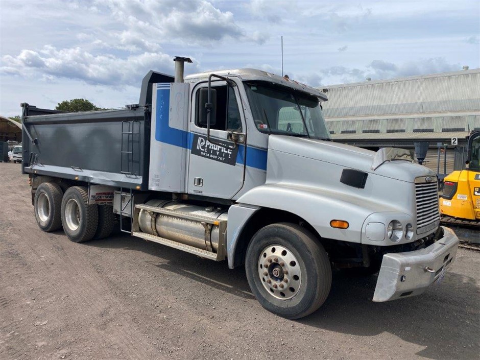 2003 Freightliner Columbia 6x4 Tipper Truck