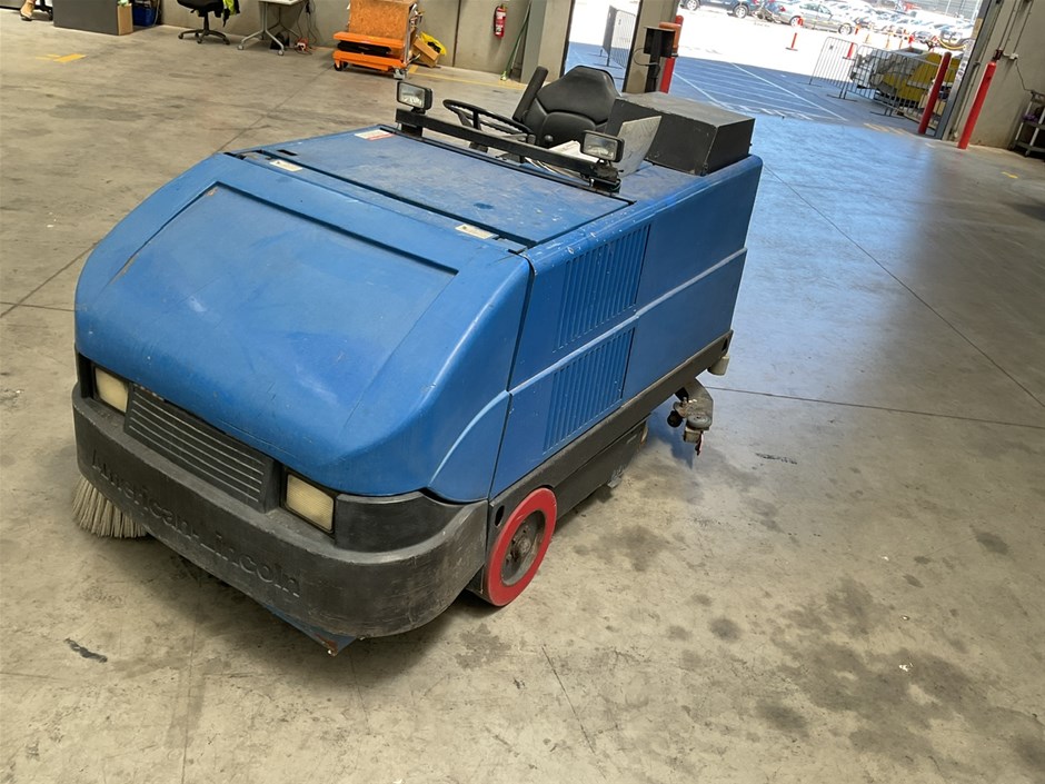 <p>American Lincoln Floor Sweeper Scrubber</p>