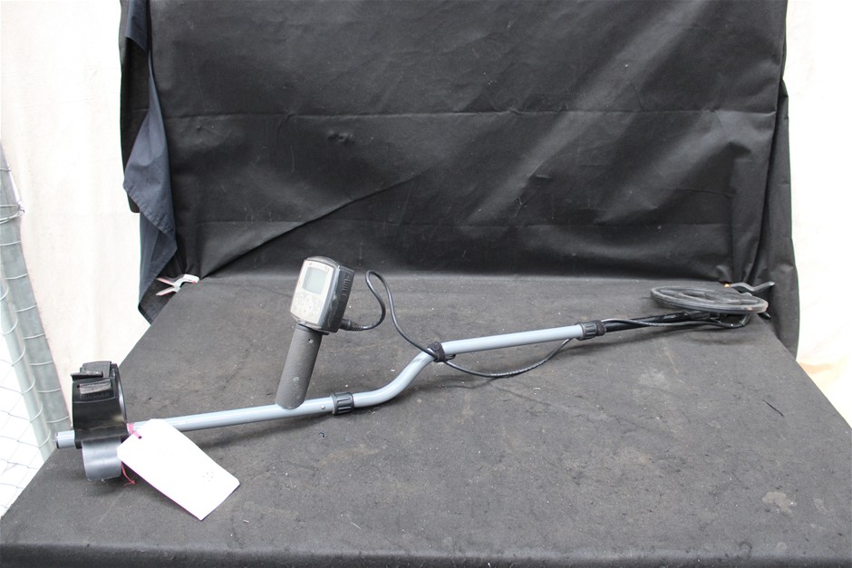 Minelab X-Terra 70 Metal Detector