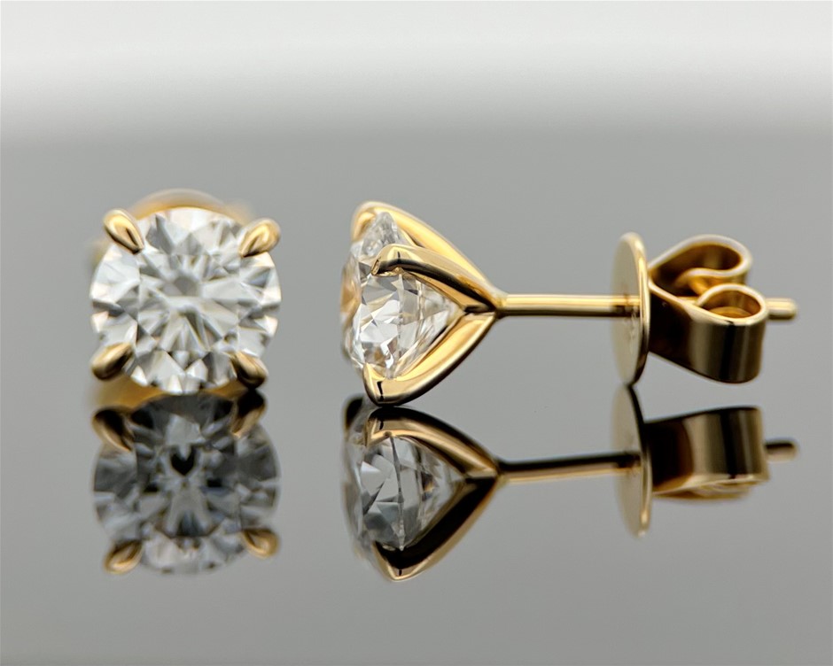 3.00 Carats Diamond Solitaire earrings IGI certified SET IN 18K Yellow Gold