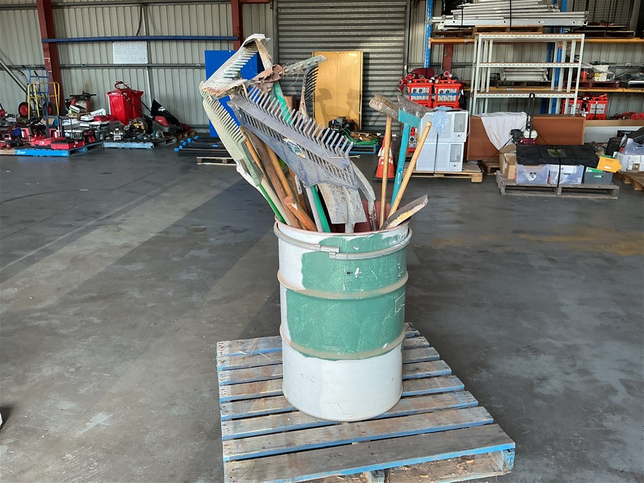 <p>Assorted Hand Tools</p>