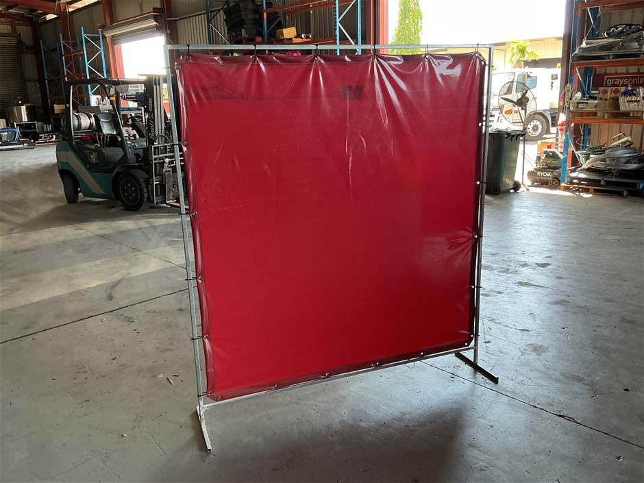 <p>Michigan Welding Screen with Frame</p>