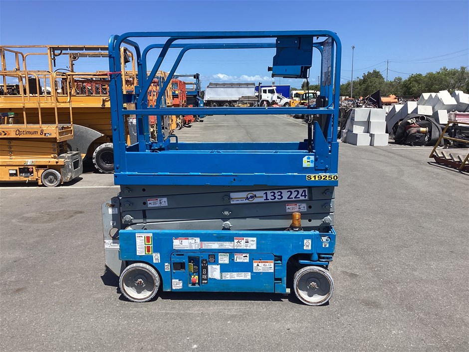 2011 Genie GS1932 Scissor Lift