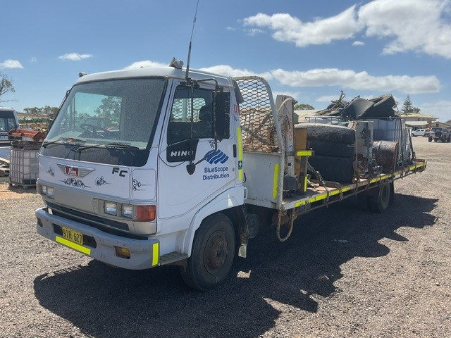 <p>1996 Hino FC3WJKA H 4 x 2 Tray Body Truck</p>
