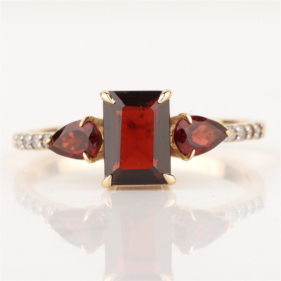 Yellow Gold Natural Garnet  & Diamond Ring with Valuation