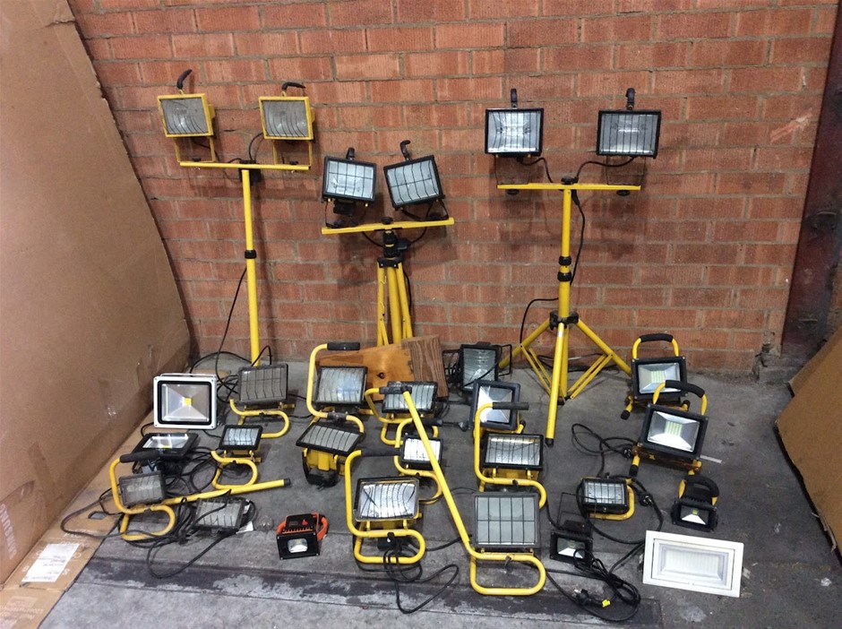 Mixed Worksite Flood Light And Tripod Work Lamp Lot
