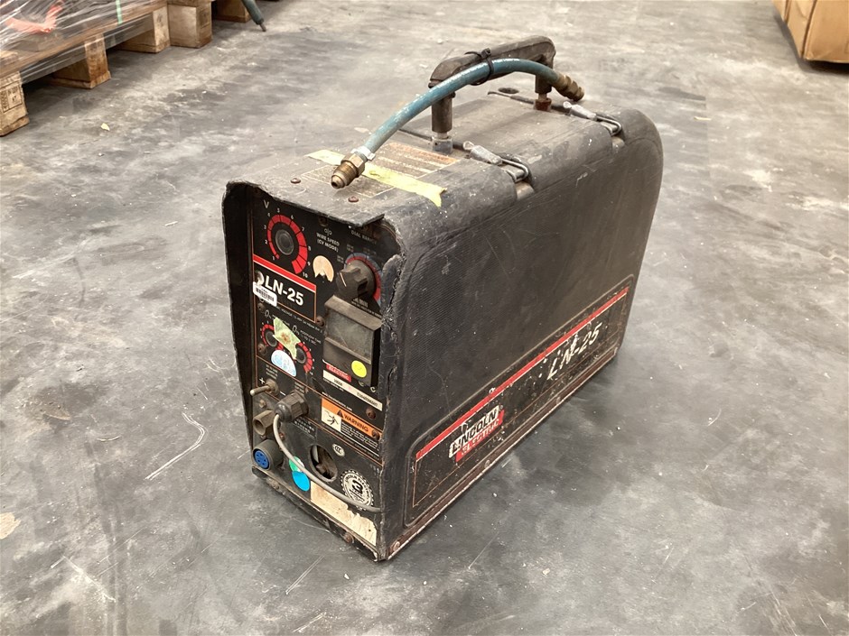 <p>Lincoln Electric LN-25 Wire Feeder</p>