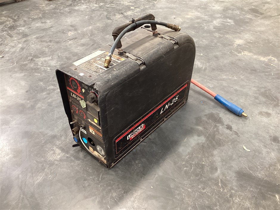 <p>Lincoln Electric LN-25 Wire Feeder</p>