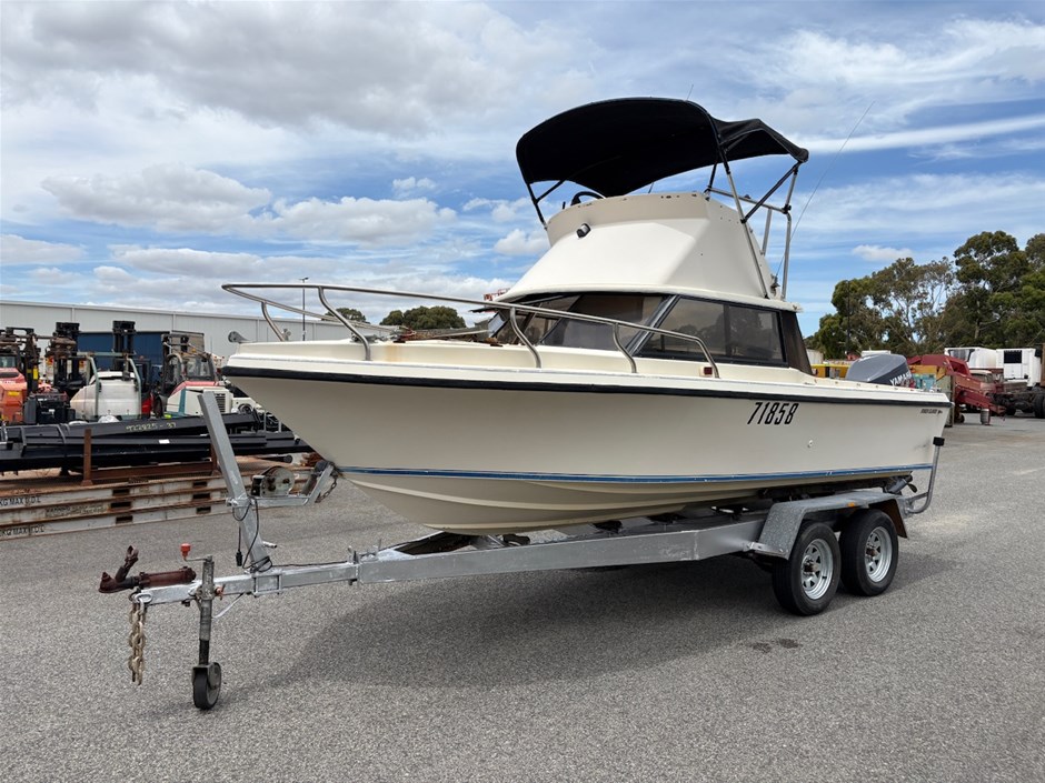 Penguin Islander 6.2m Fibreglass Flybridge Boat