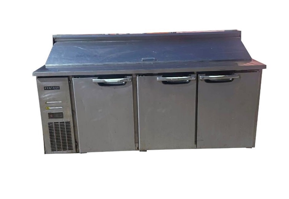 SKOPE CENTUAR 3 DOOR PIZZA FRIDGE WITH OPEN AND CLOSE COVER