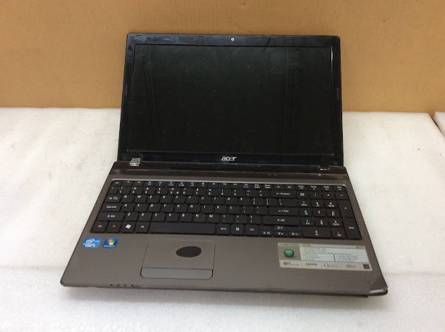 acer Aspire 5750 series Laptop i5-2430M 4GBRAM/640GB Black