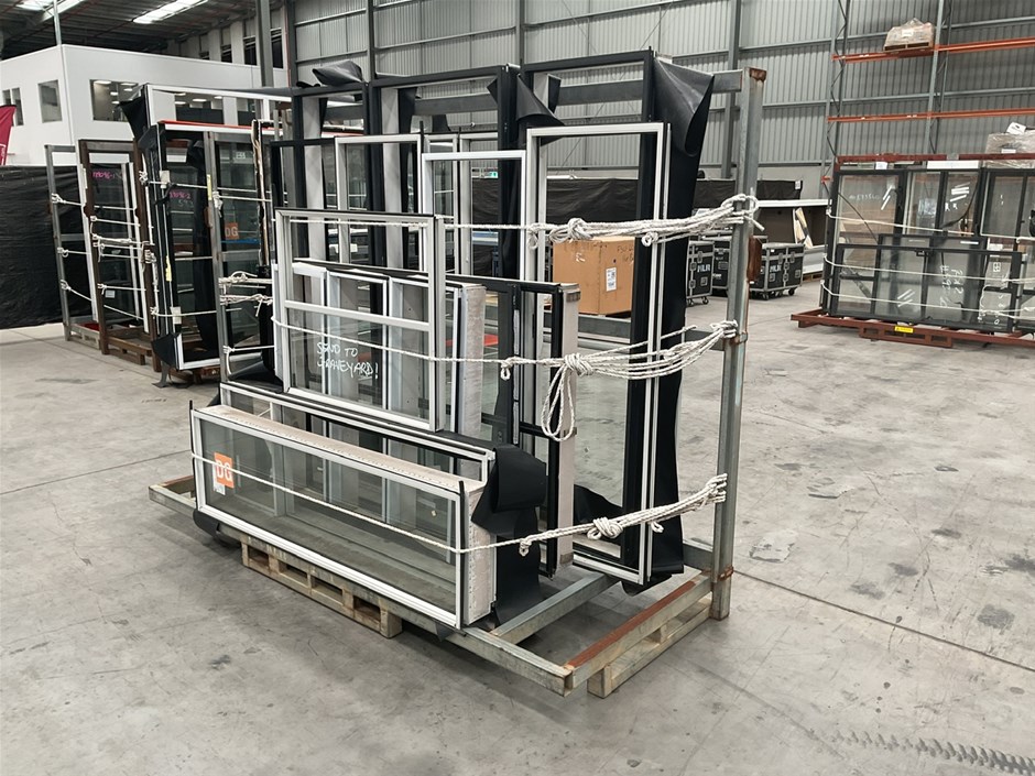 <p>Assorted Alloy Window Frames x 15</p>