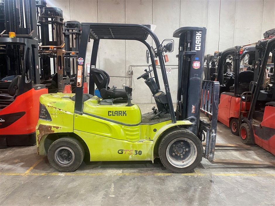2019 Clark GTS 30 4 Wheel Counterbalance Forklift