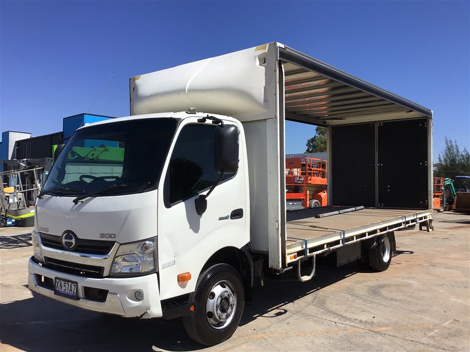 Unreserved 2018 Hino 300 4 x 2 Tray Body Truck