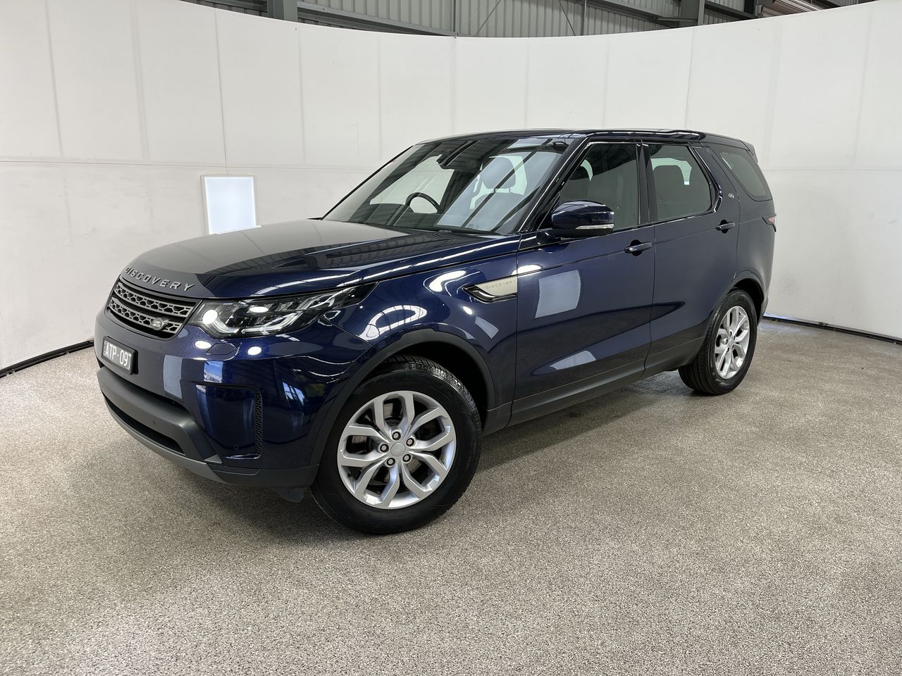 2017 Land Rover Discovery 3.0 TDV6 SE SERIES 5 Turbo Diesel Automatic - 8 Speed 7 Seats Wagon