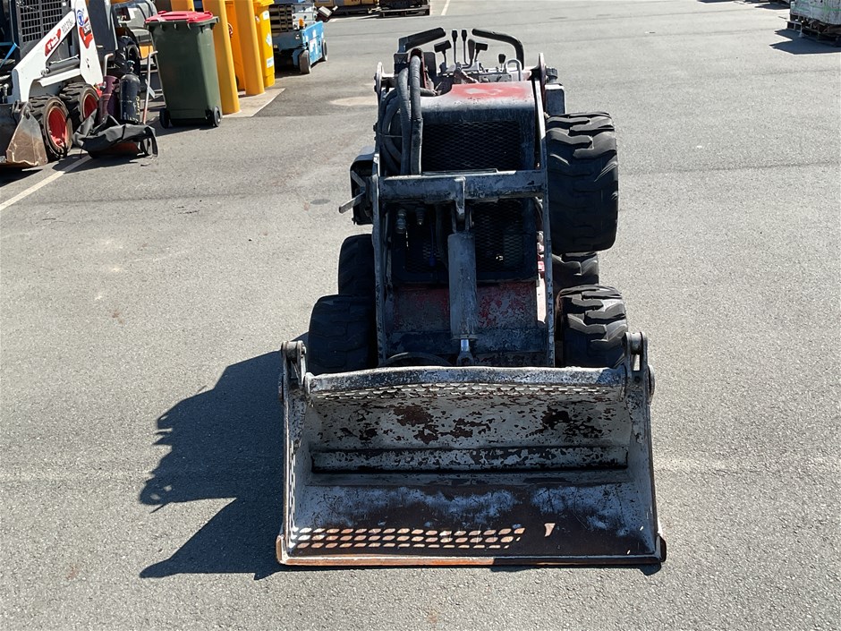 Toro 320D Mini Loader