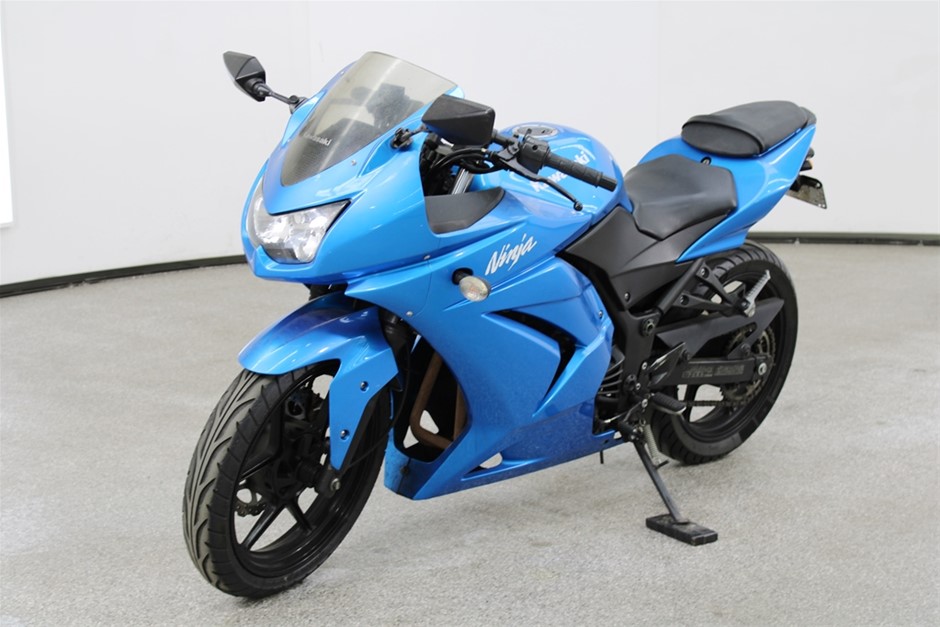 Kawasaki Ninja Solo seater Road, 29781 km km indicated