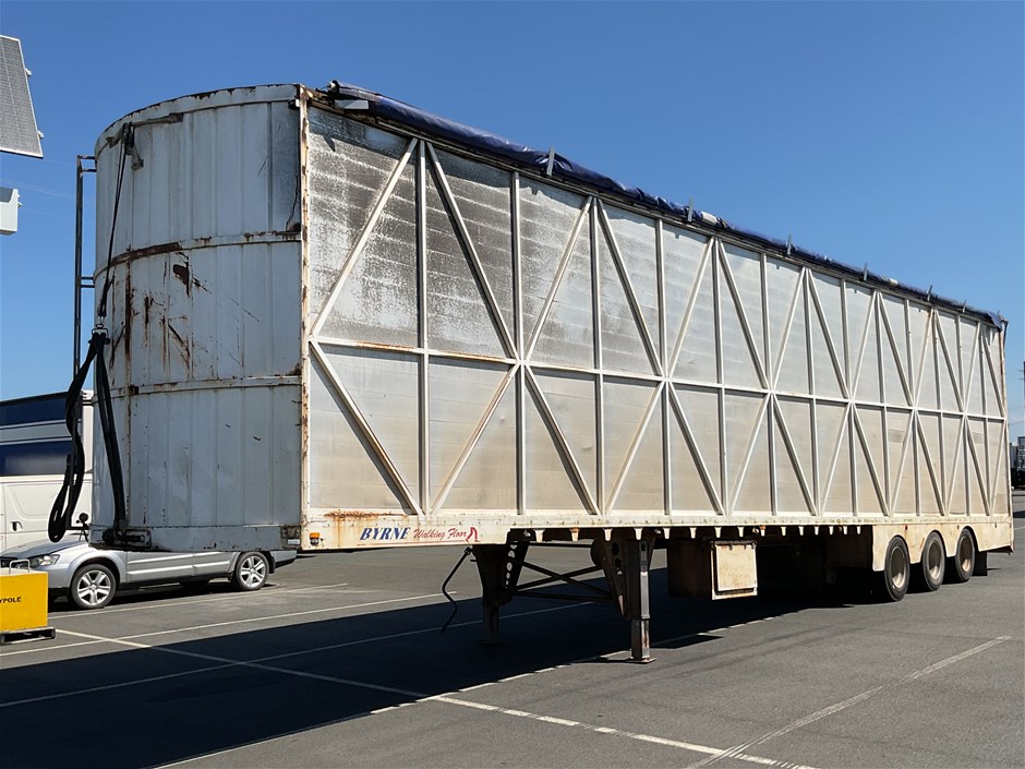 <p>2003 Byrne Trailers Tri-axle Triaxle Walking Floor Trailer</p>