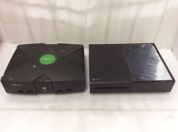 Microsoft Xbox One 1540&Microsoft Xbox Console (Lot of 2)