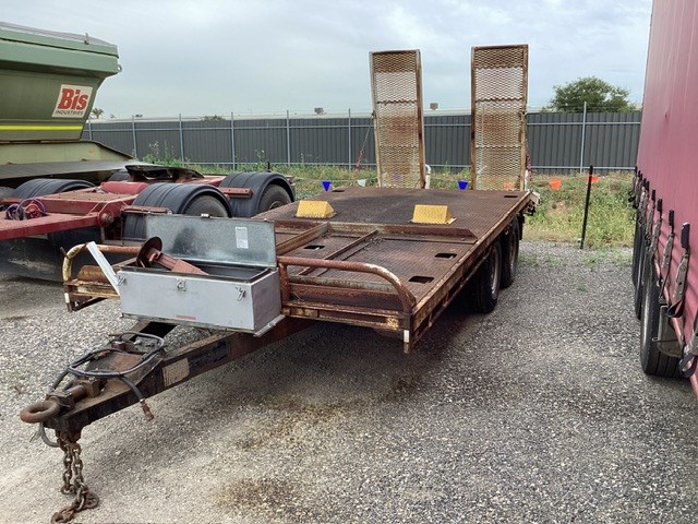 <p>2005 Combo Industries PT2L Tandem Axle Beavertail Plant Trailer</p>