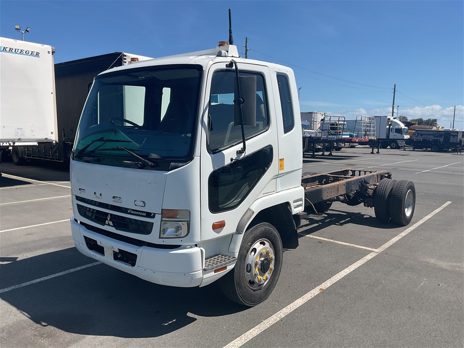 <p>2009 Mitsubishi  Fuso 4 x 2 Cab Chassis Truck</p>