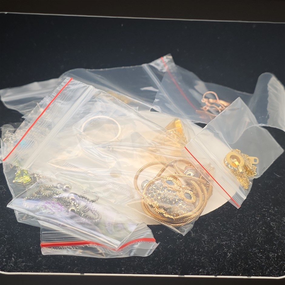 18K gold-plated mixed lot of 10 items perfect for a Christmas gift.