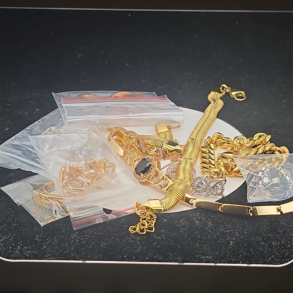 18K gold-plated mixed lot of 10 items  perfect for a Christmas gift.