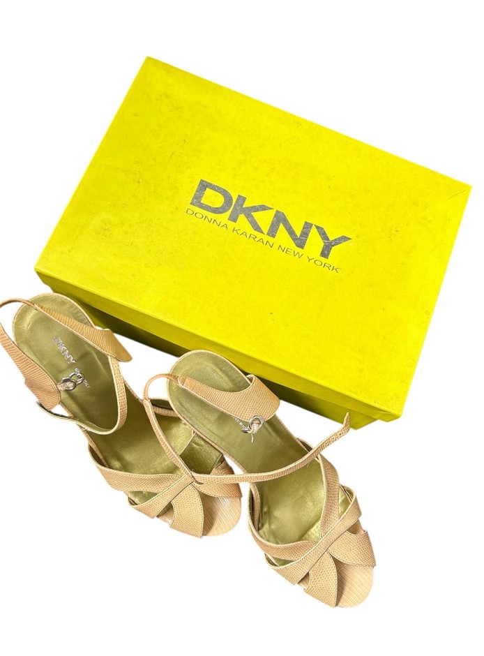 DKNY Women's Tejus Dani Heels