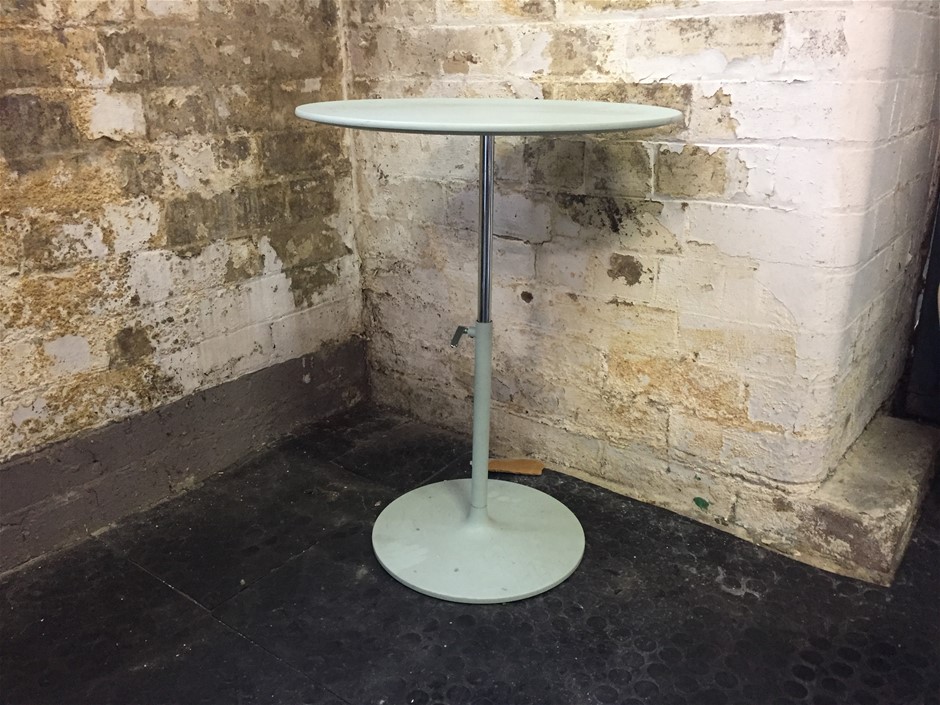 Unreserved – Chairs, Shelves, Tools & Office Equipment