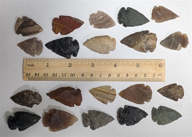 20 Flint stone Arrowheads